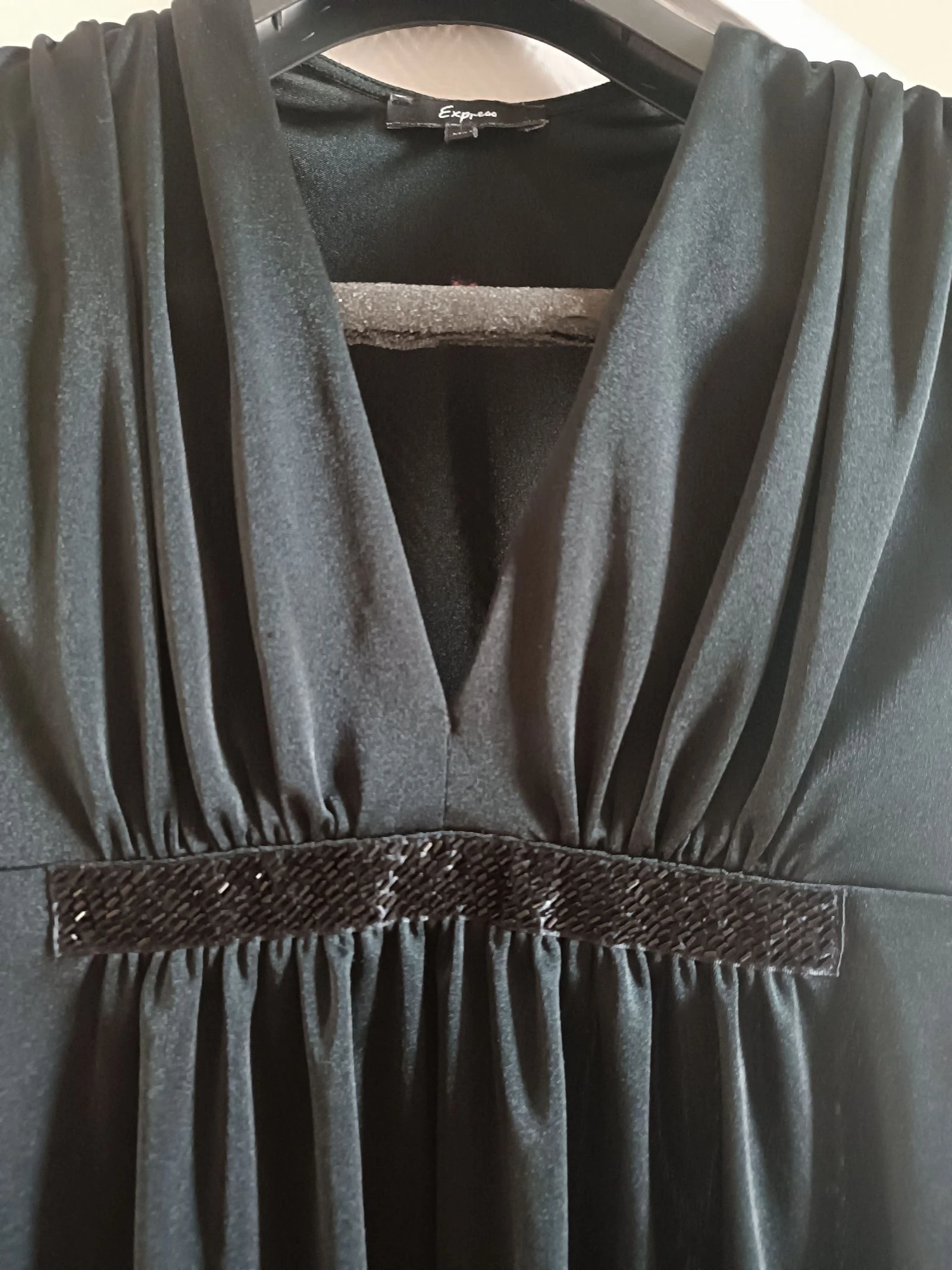 Short dress with neckline & sequins- Express XS – photo 3